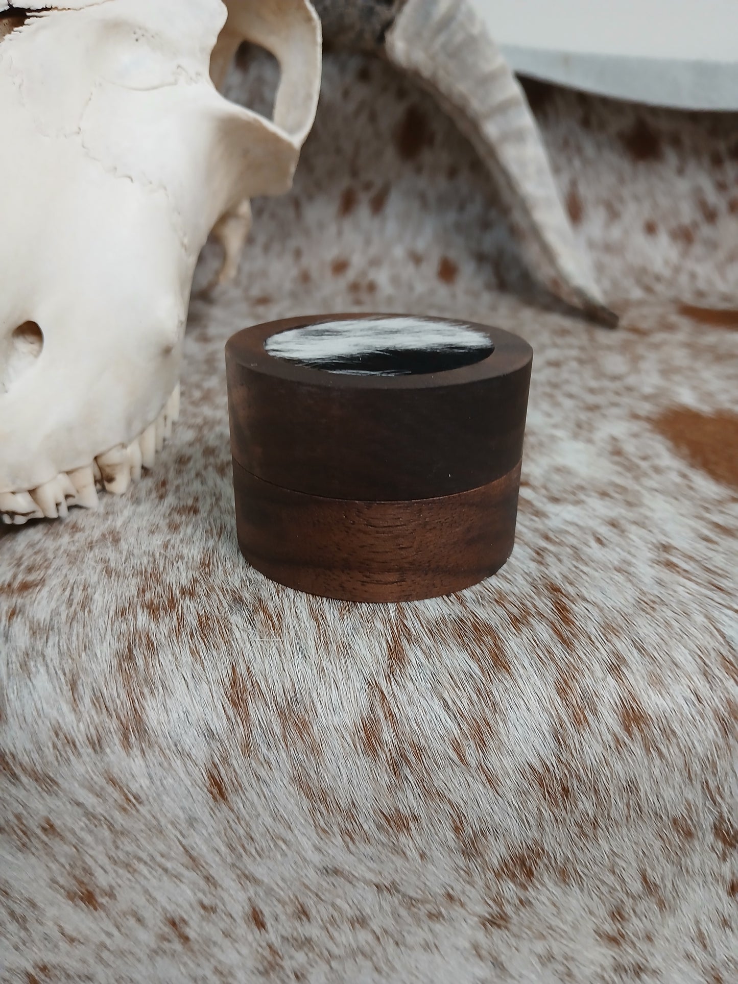 Premium Cowhide Ring Box - Elegant Jewelry Storage