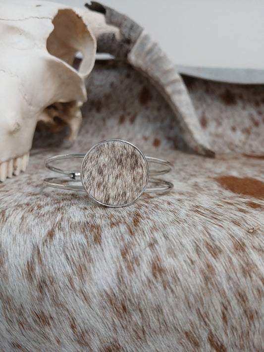 Classic Cowhide Cuff Bracelet - Everyday Elegance