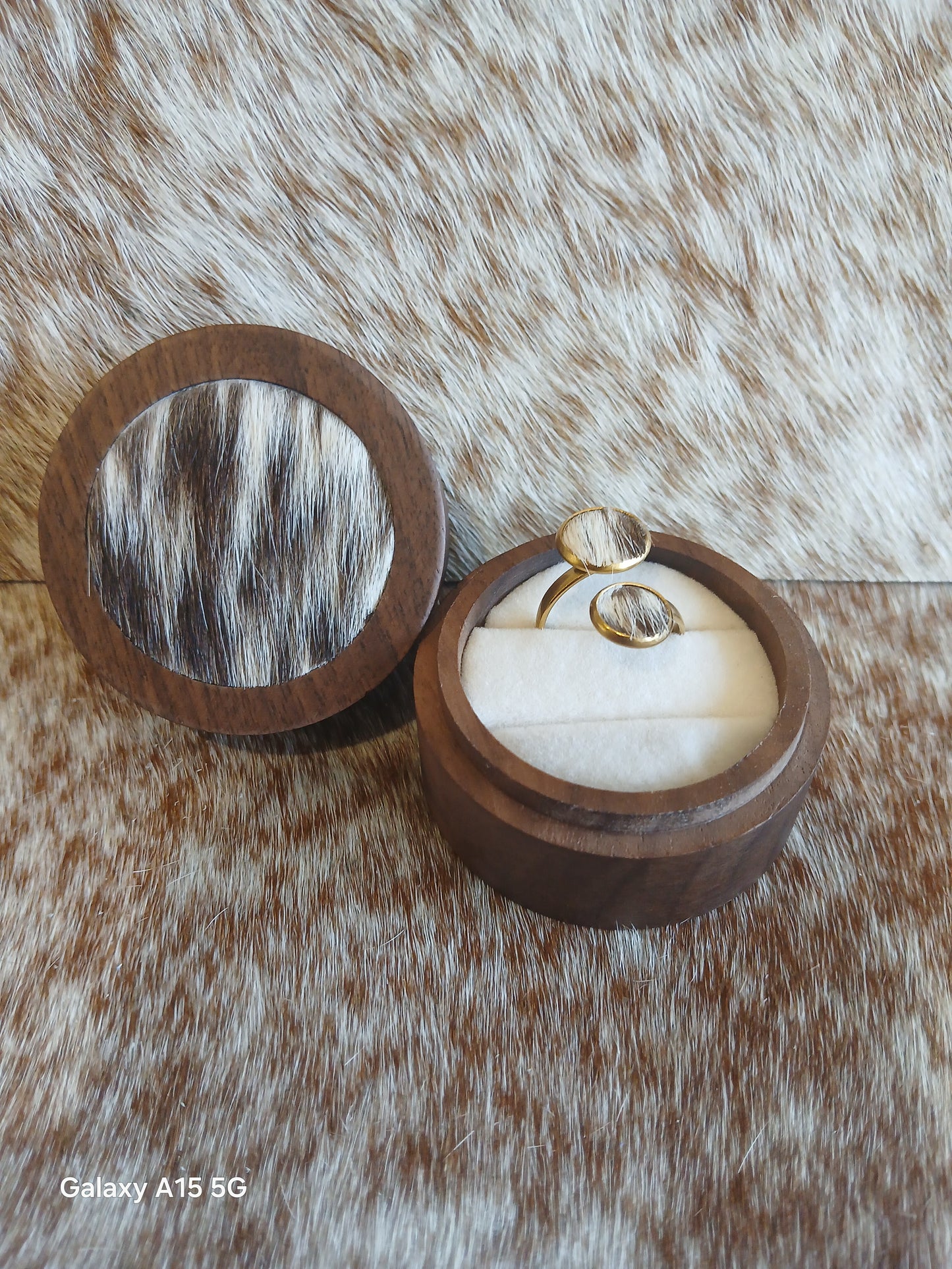 Premium Cowhide Ring Box - Elegant Jewelry Storage