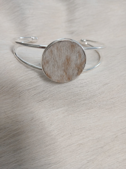 Classic Cowhide Cuff Bracelet - Everyday Elegance
