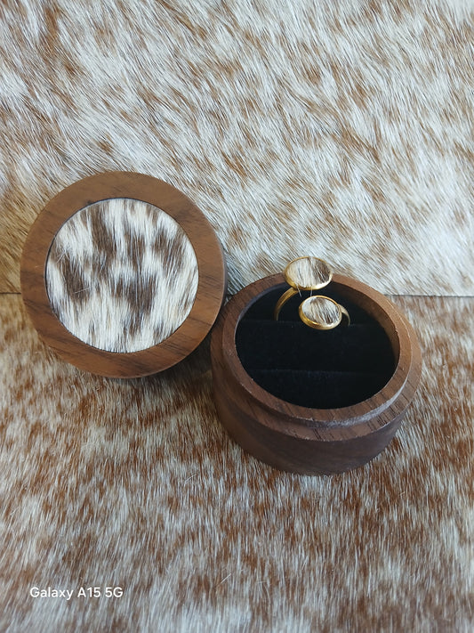 Premium Cowhide Ring Box - Elegant Jewelry Storage