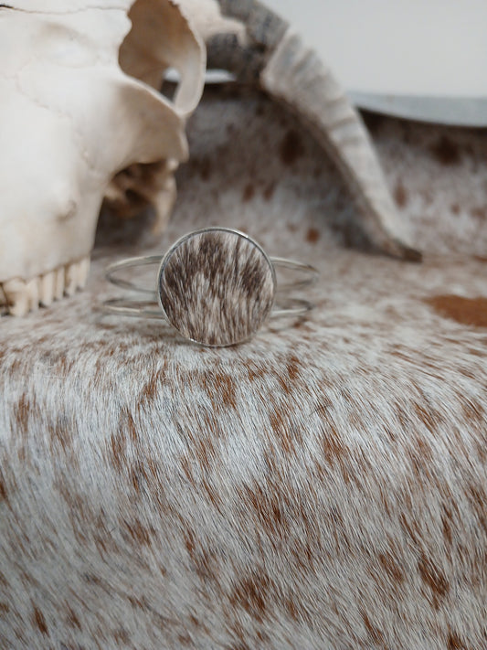 Classic Cowhide Cuff Bracelet - Everyday Elegance