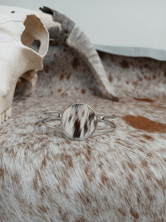 Classic Cowhide Cuff Bracelet - Everyday Elegance