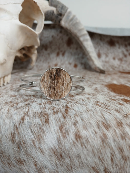 Classic Cowhide Cuff Bracelet - Everyday Elegance