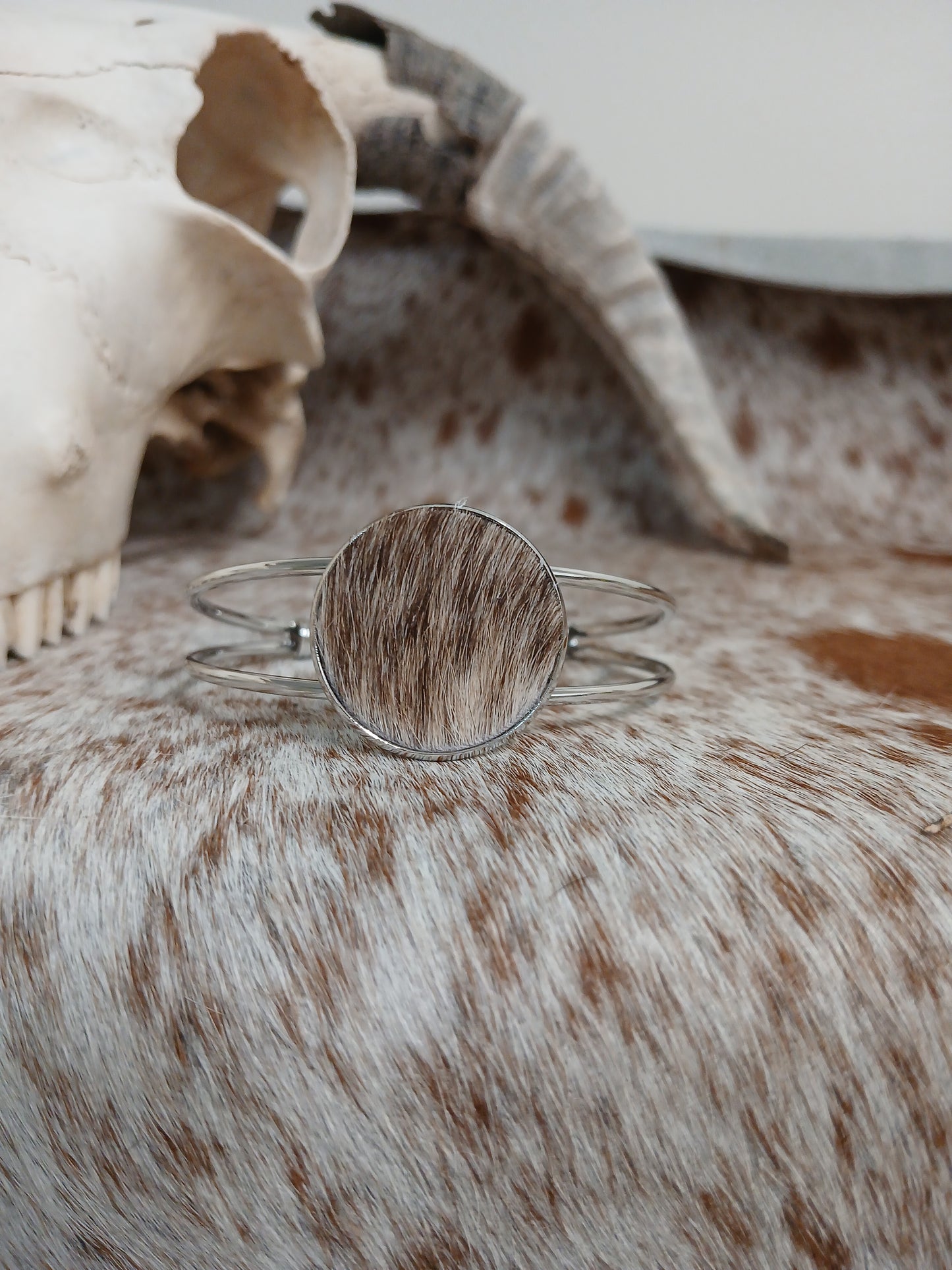 Classic Cowhide Cuff Bracelet - Everyday Elegance