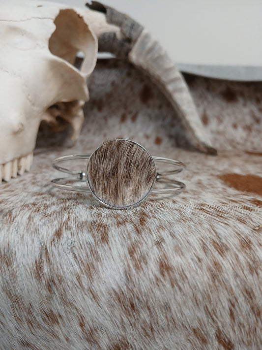 Classic Cowhide Cuff Bracelet - Everyday Elegance