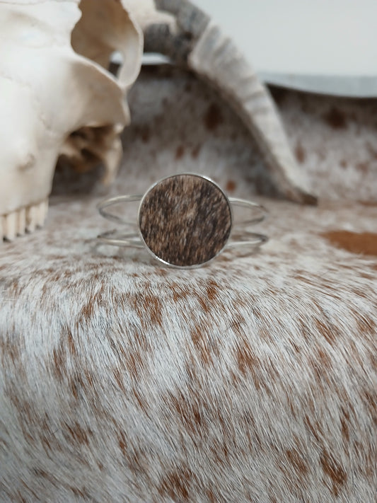 Classic Cowhide Cuff Bracelet - Everyday Elegance