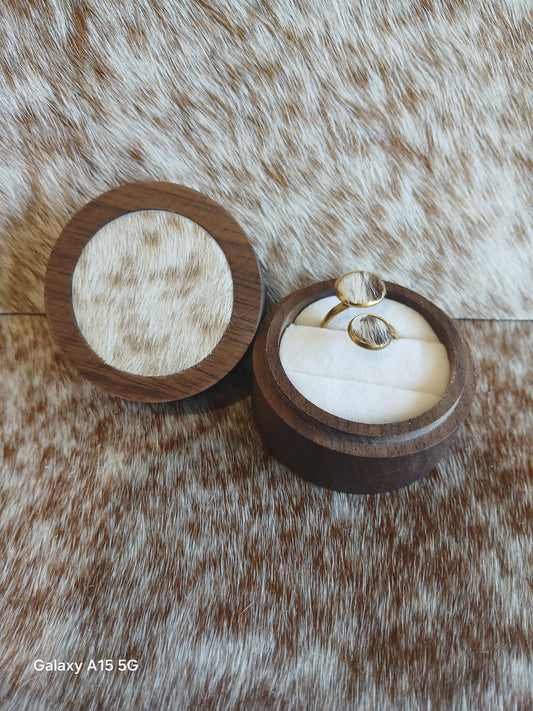 Premium Cowhide Ring Box - Elegant Jewelry Storage